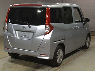 TOYOTA ROOMY 2022
