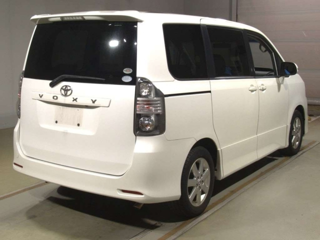 TOYOTA VOXY 2009