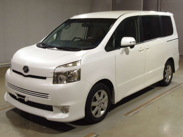 TOYOTA VOXY 2009