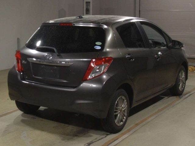 TOYOTA VITZ 2013