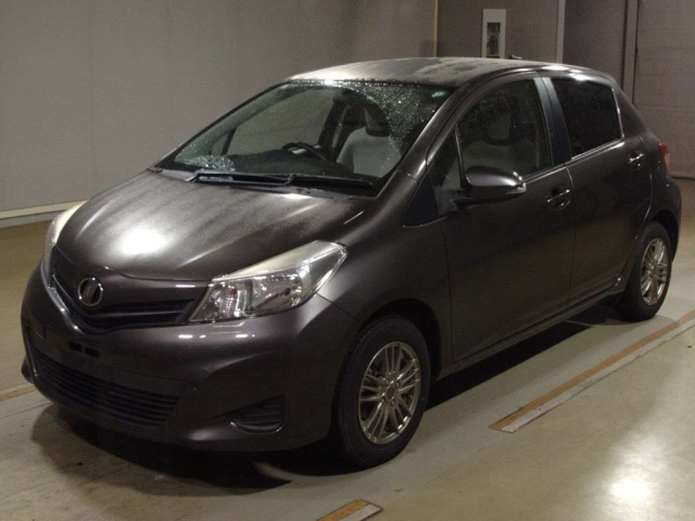 TOYOTA VITZ 2013