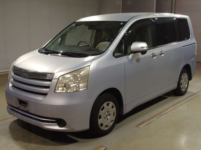 TOYOTA NOAH 2009