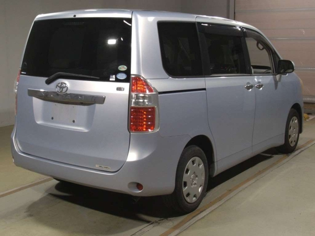 TOYOTA NOAH 2009
