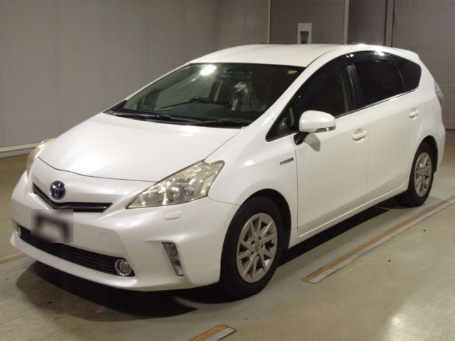 TOYOTA PRIUS ALPHA 2012