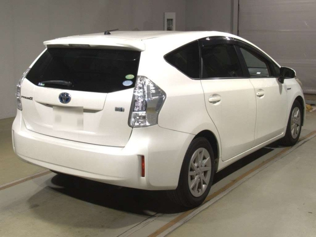 TOYOTA PRIUS ALPHA 2012