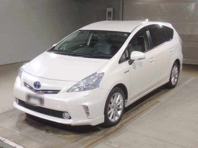 TOYOTA PRIUS ALPHA 2013