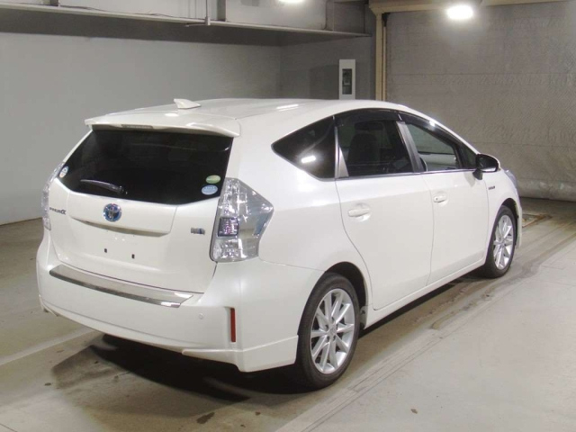 TOYOTA PRIUS ALPHA 2013