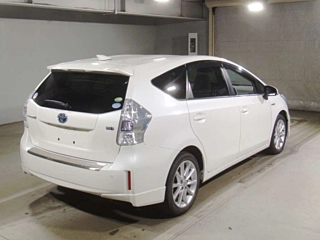 TOYOTA PRIUS ALPHA 2013