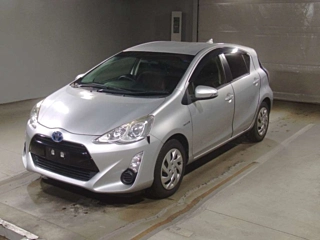 TOYOTA AQUA 2015