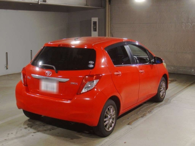 TOYOTA VITZ 2011