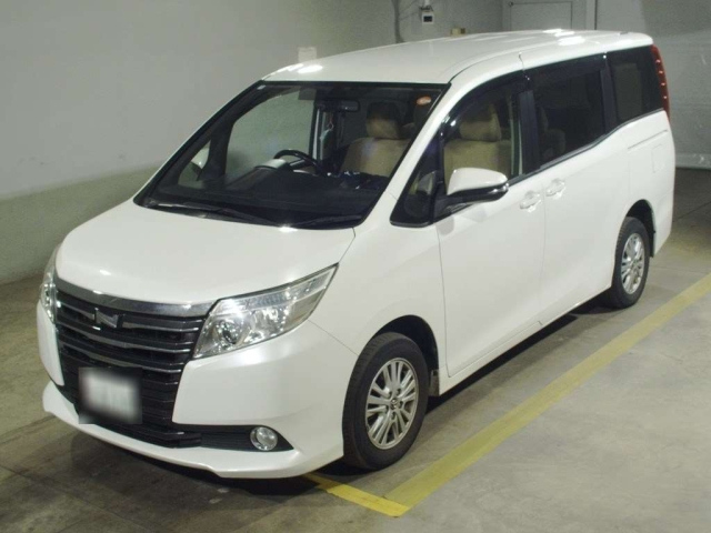 TOYOTA NOAH 2014