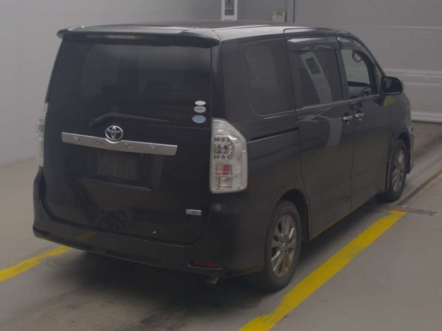 TOYOTA VOXY 2010