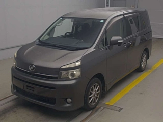 TOYOTA VOXY 2013