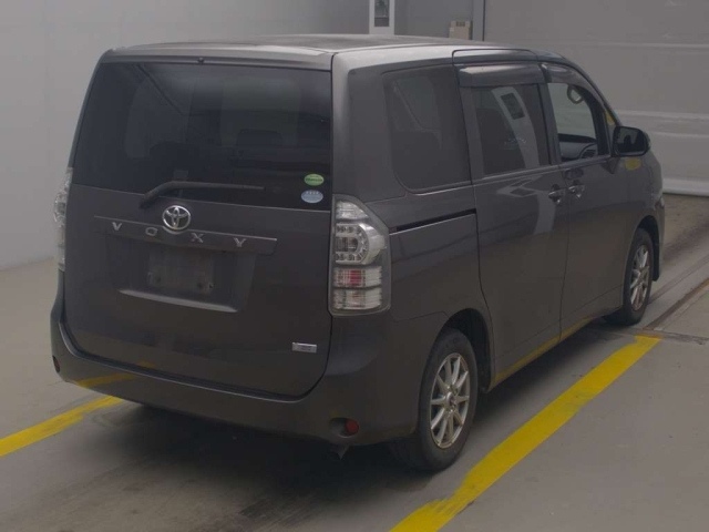 TOYOTA VOXY 2013