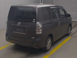 TOYOTA VOXY 2013