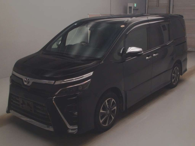 TOYOTA VOXY 2021