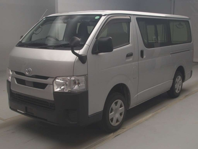 TOYOTA HIACE VAN 2020