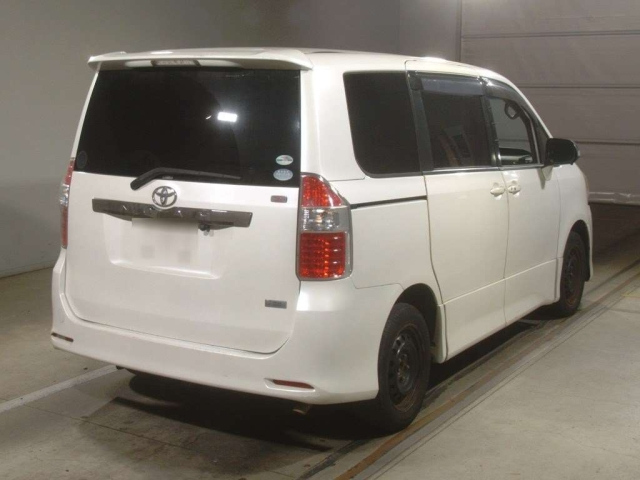 TOYOTA NOAH 2008