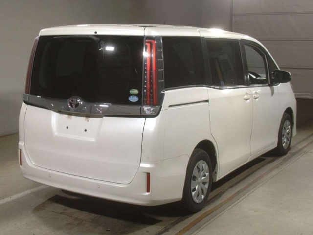 TOYOTA NOAH 2019