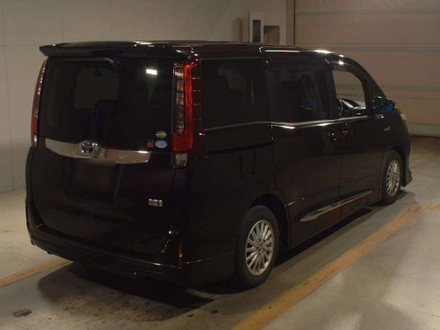 TOYOTA NOAH 2015
