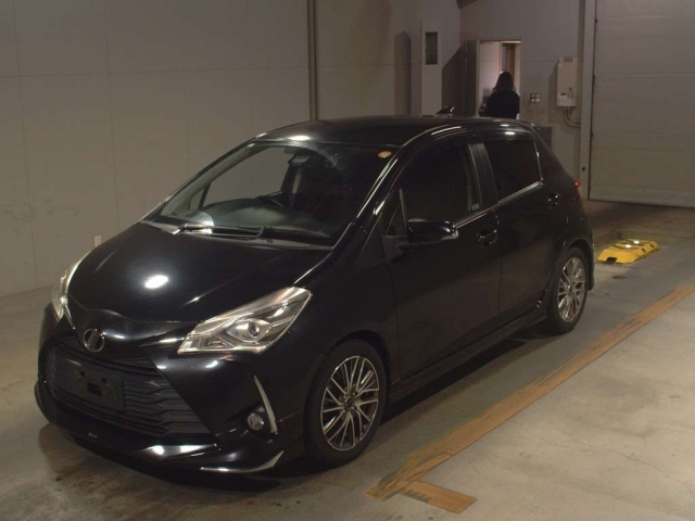 TOYOTA VITZ 2017