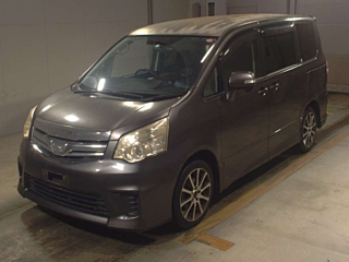 TOYOTA NOAH 2010