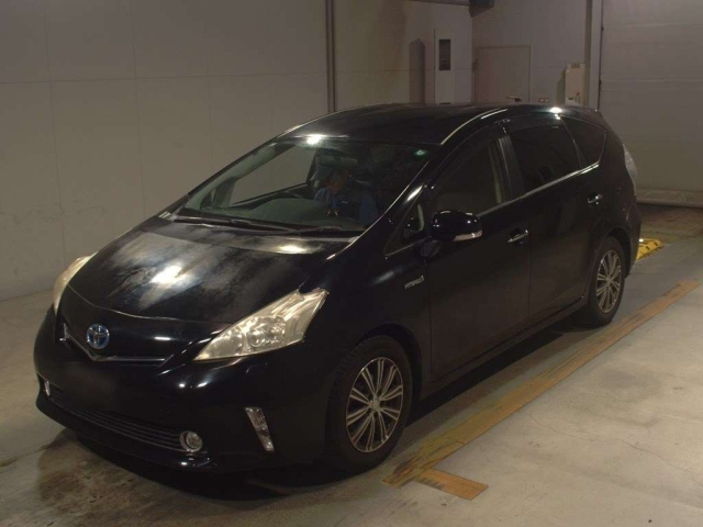 TOYOTA PRIUS ALPHA 2013