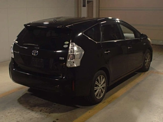 TOYOTA PRIUS ALPHA 2013