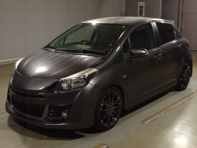 TOYOTA VITZ 2014