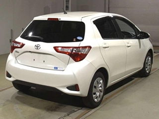 TOYOTA VITZ 2017