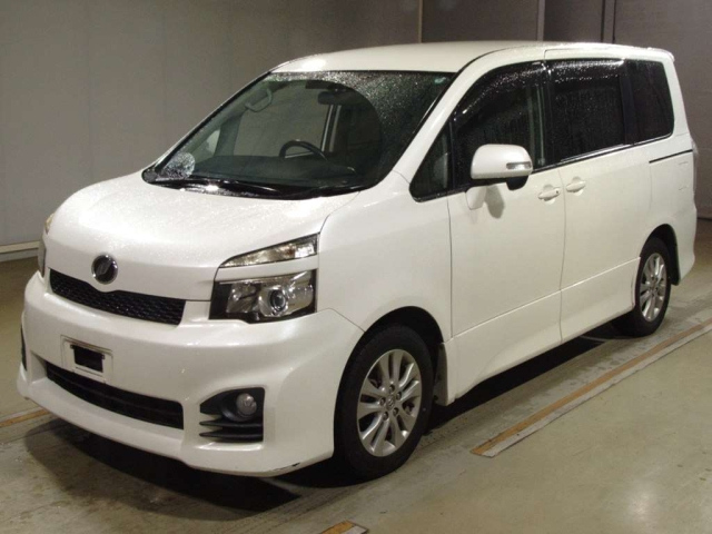 TOYOTA VOXY 2011