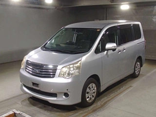 TOYOTA NOAH 2011