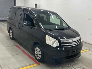 TOYOTA NOAH 2011