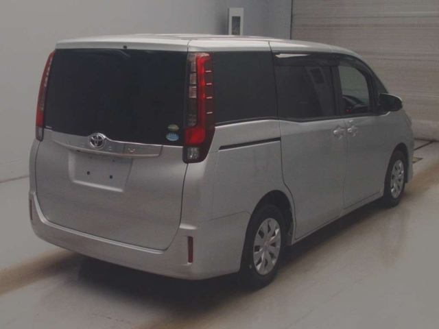 TOYOTA NOAH 2017