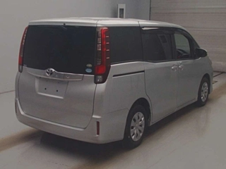 TOYOTA NOAH 2017
