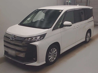 TOYOTA NOAH 2022