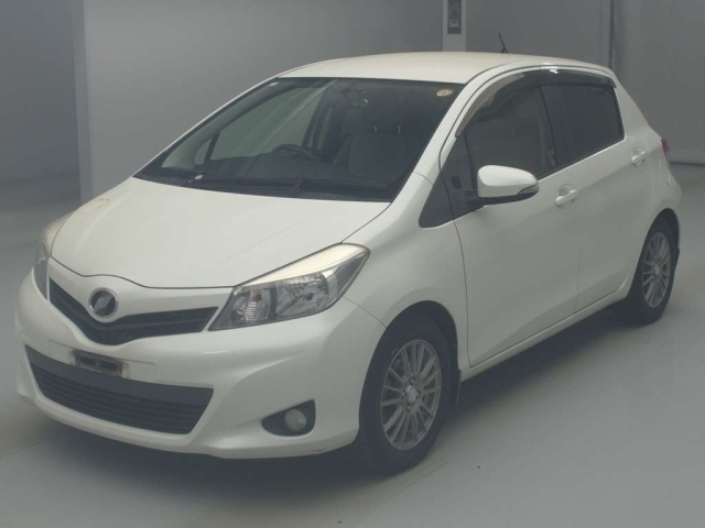 TOYOTA VITZ 2013