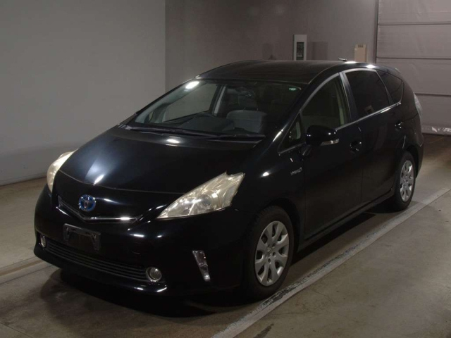 TOYOTA PRIUS ALPHA 2012
