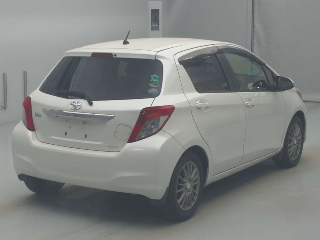 TOYOTA VITZ 2013