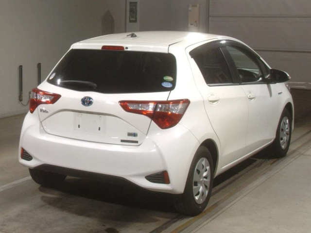 TOYOTA VITZ 2018
