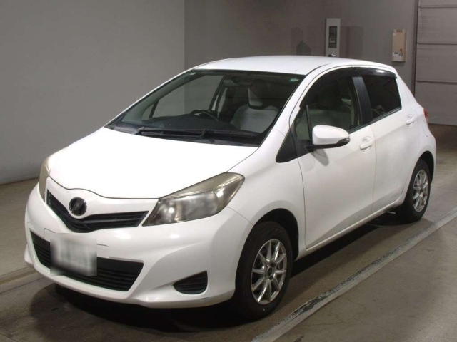 TOYOTA VITZ 2013
