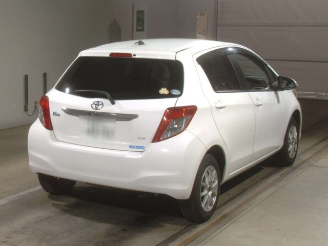 TOYOTA VITZ 2013