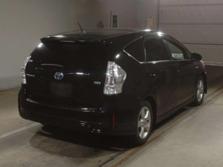 TOYOTA PRIUS ALPHA 2011