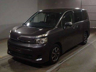 TOYOTA VOXY 2013