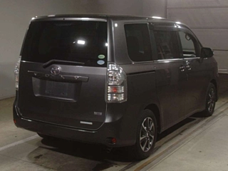 TOYOTA VOXY 2013