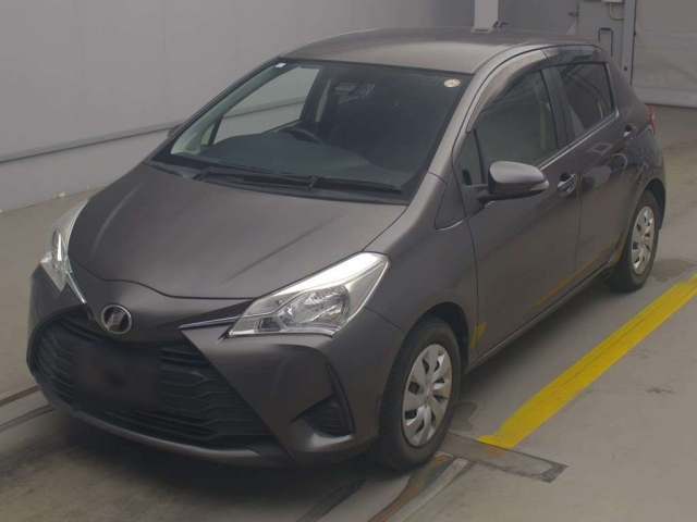 TOYOTA VITZ 2017