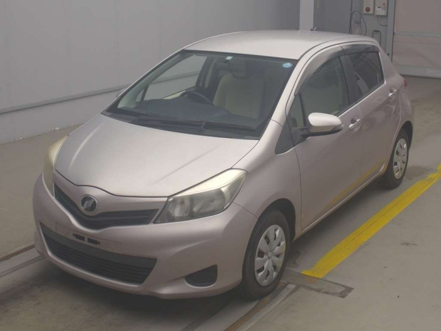 TOYOTA VITZ 2011