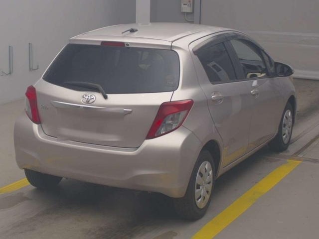 TOYOTA VITZ 2011