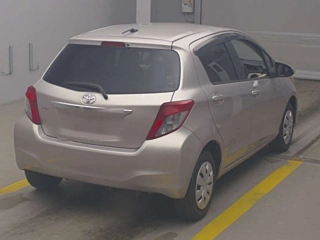 TOYOTA VITZ 2011