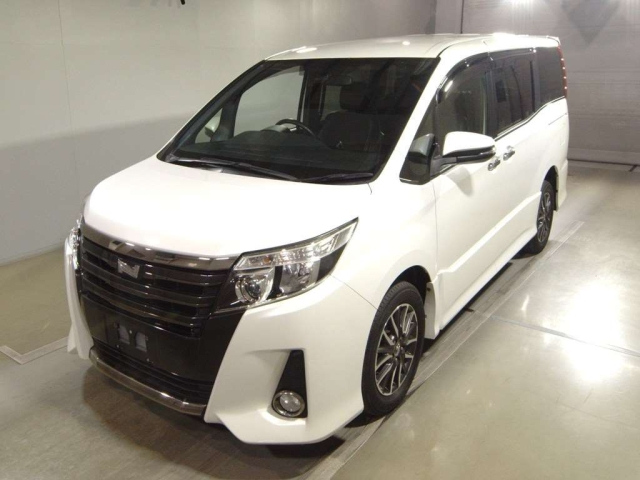 TOYOTA NOAH 2017